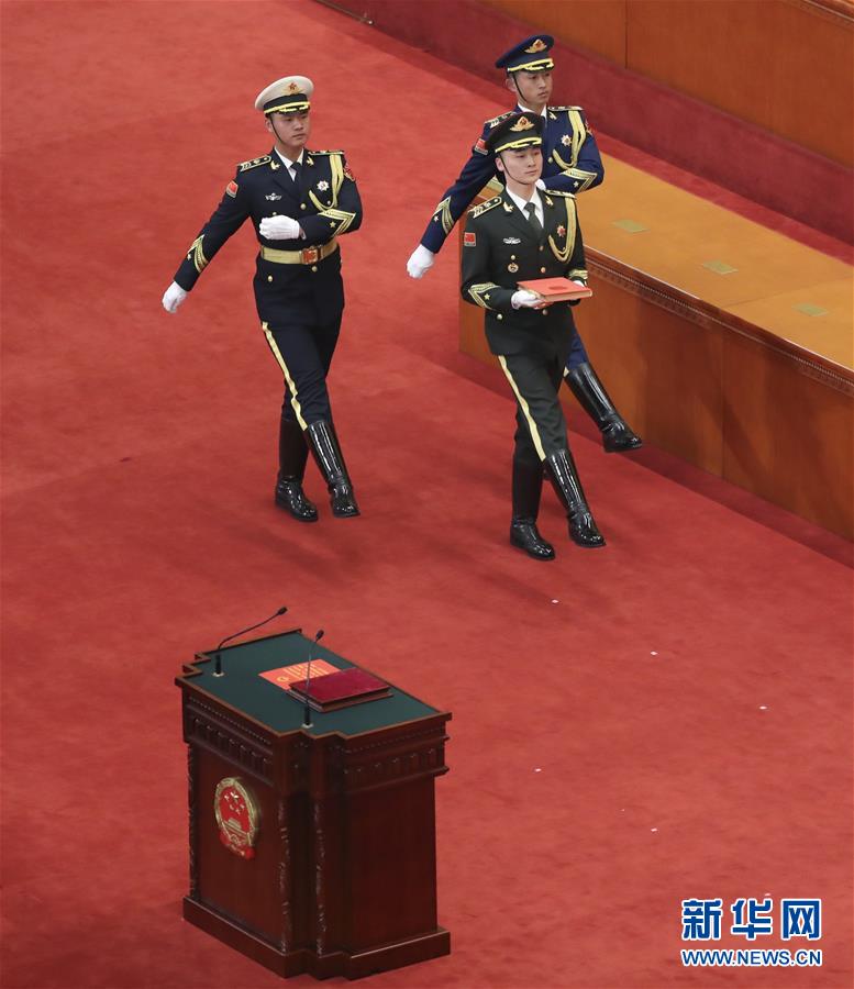 （兩會(huì)）（5）十三屆全國人大一次會(huì)議憲法宣誓儀式舉行