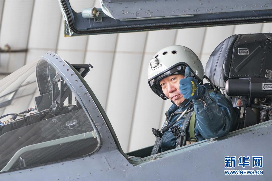（新華全媒頭條·圖文互動）（4）戰(zhàn)鷹，為祖國奮飛——記空軍航空兵某旅旅長、特級飛行員郝井文