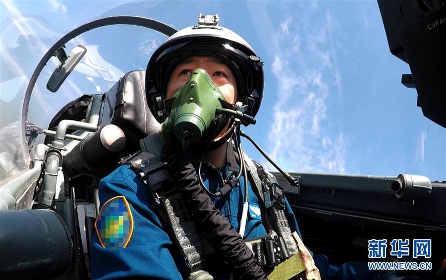 （新華全媒頭條·圖文互動）（6）戰(zhàn)鷹，為祖國奮飛——記空軍航空兵某旅旅長、特級飛行員郝井文