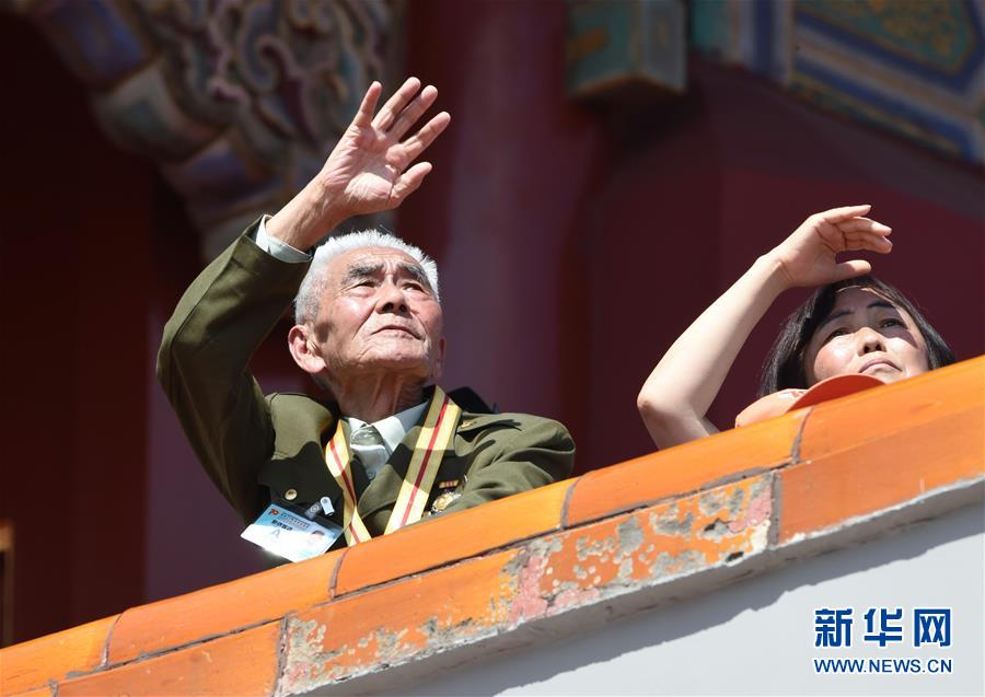 （新華全媒頭條·強(qiáng)軍思想引領(lǐng)新征程·圖文互動(dòng)）（3）那一刻，我們光榮接受檢閱