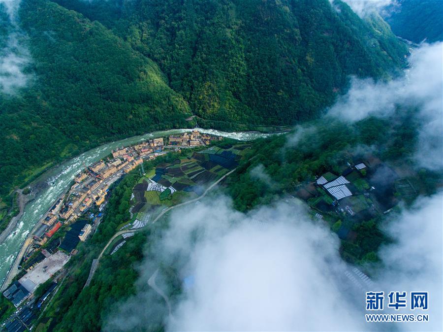 （壯麗70年·奮斗新時代·圖文互動）（1）獨龍江畔，這個民族“一躍千年”