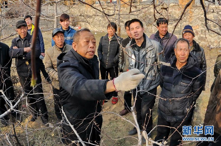 （新華全媒頭條·圖文互動(dòng)）（8）鍛造領(lǐng)航復(fù)興的中流砥柱——寫在“不忘初心、牢記使命”主題教育即將啟動(dòng)之際