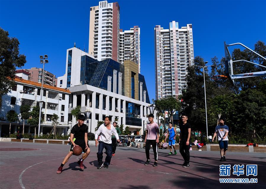 （在習(xí)近平新時(shí)代中國特色社會主義思想指引下——新時(shí)代新作為新篇章·圖文互動(dòng)）（1）從種地到“種”高科技產(chǎn)業(yè)——“改革村”的新思維