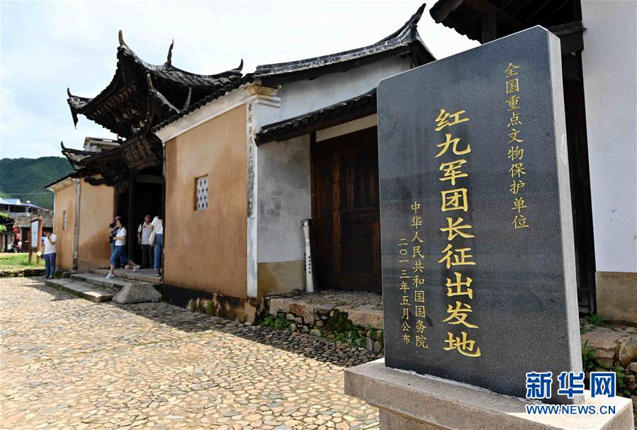 （新華全媒頭條·不忘初心、牢記使命——記者再走長(zhǎng)征路·圖文互動(dòng)）（5）風(fēng)展紅旗如畫——來(lái)自長(zhǎng)征出發(fā)地長(zhǎng)汀、寧化的紅色信仰報(bào)告 