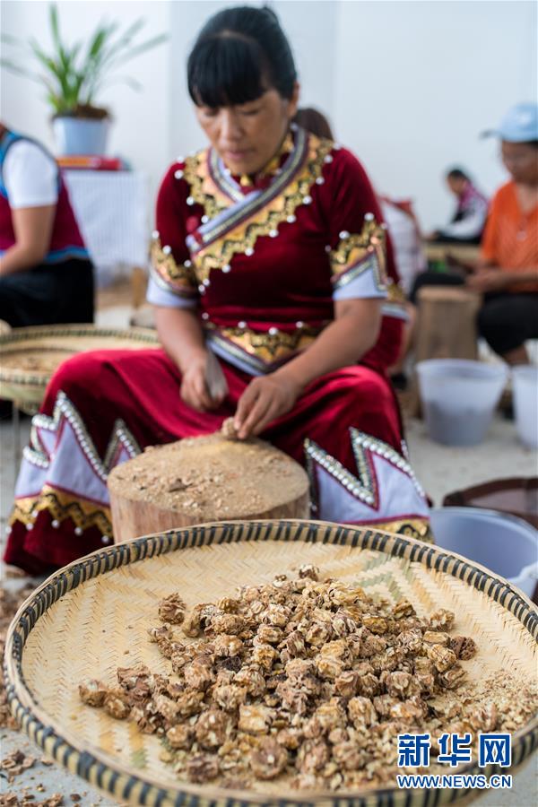 （直過(guò)民族脫貧攻堅(jiān)&middot;圖文互動(dòng)）（5）下山！傈僳群眾開(kāi)啟新生活