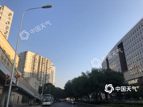 今晨北京天氣晴朗，陽光明媚。（圖/王曉）