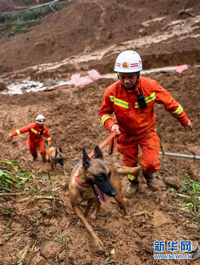 （新華全媒頭條&middot;圖文互動(dòng)）（4）有一絲希望，就盡百倍努力&mdash;&mdash;貴州水城&ldquo;7&middot;23&rdquo;特大山體滑坡72小時(shí)救援紀(jì)實(shí)