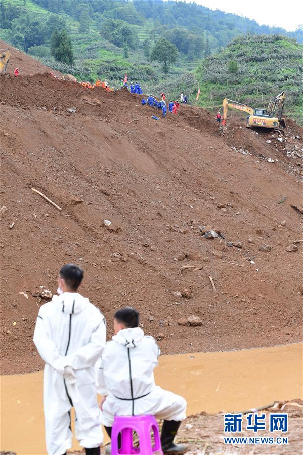 （新華全媒頭條&middot;圖文互動(dòng)）（9）有一絲希望，就盡百倍努力&mdash;&mdash;貴州水城&ldquo;7&middot;23&rdquo;特大山體滑坡72小時(shí)救援紀(jì)實(shí)