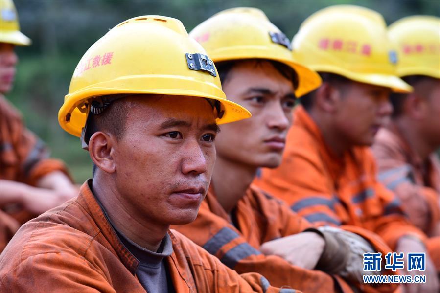 （新華全媒頭條&middot;圖文互動(dòng)）（8）有一絲希望，就盡百倍努力&mdash;&mdash;貴州水城&ldquo;7&middot;23&rdquo;特大山體滑坡72小時(shí)救援紀(jì)實(shí)