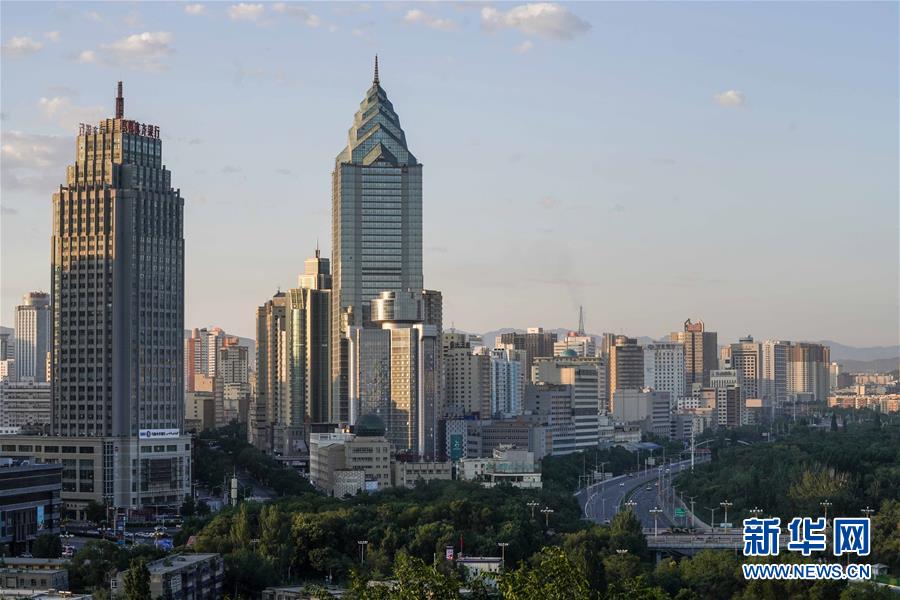 （壯麗70年&middot;奮斗新時代&mdash;&mdash;共和國發(fā)展成就巡禮&middot;圖文互動）（1）旭日映天山　邊疆展新顏&mdash;&mdash;新中國成立70年新疆改革發(fā)展巡禮