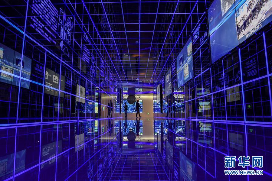 （壯麗70年&middot;奮斗新時代&mdash;&mdash;共和國發(fā)展成就巡禮&middot;圖文互動）（6）旭日映天山　邊疆展新顏&mdash;&mdash;新中國成立70年新疆改革發(fā)展巡禮