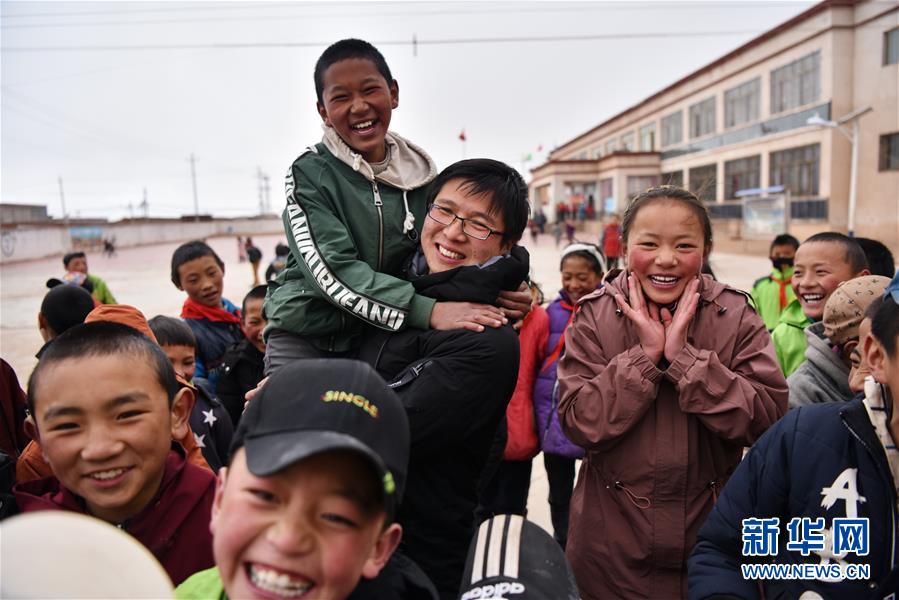 （不忘初心、牢記使命&middot;圖文互動）（1）青春之花綻放五千米云端&mdash;&mdash;記扎根海拔最高縣小學(xué)教師夫妻杜安東、曹曉花