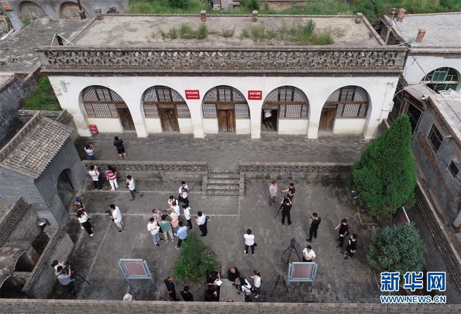 （新華全媒頭條·壯麗70年·奮斗新時(shí)代——記者再走長征路·圖文互動(dòng)）（1）紅星，從這里照耀中國——陜北見證中國革命的歷史轉(zhuǎn)折