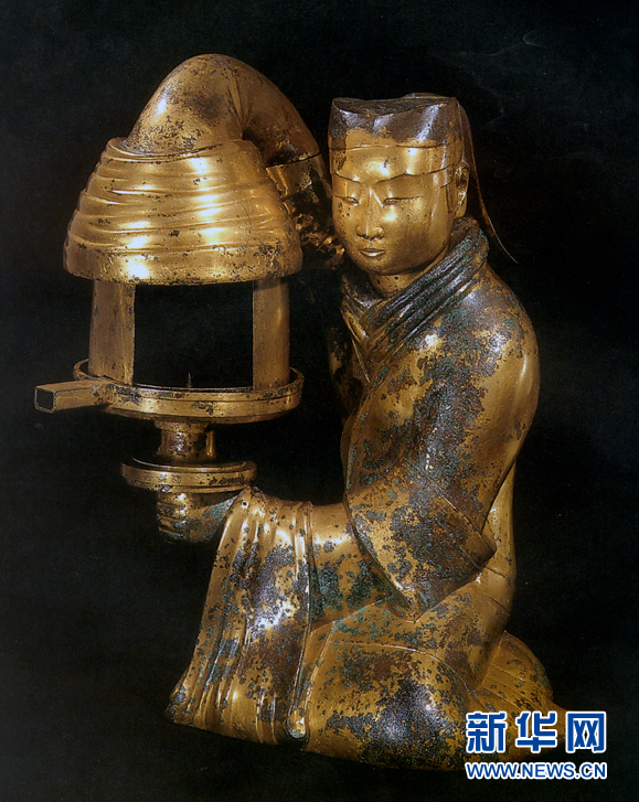 （新華調(diào)查·新中國(guó)考古重大發(fā)現(xiàn)·圖文互動(dòng)）（4）滿城漢墓：點(diǎn)一盞長(zhǎng)信宮燈，看不盡金縷玉衣