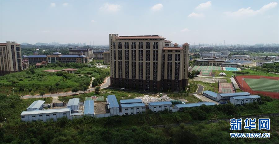 （在習(xí)近平新時代中國特色社會主義思想指引下——新時代新作為新篇章·圖文互動）（1）“我們給火箭做減重”——高?？萍紕?chuàng)新進(jìn)行時