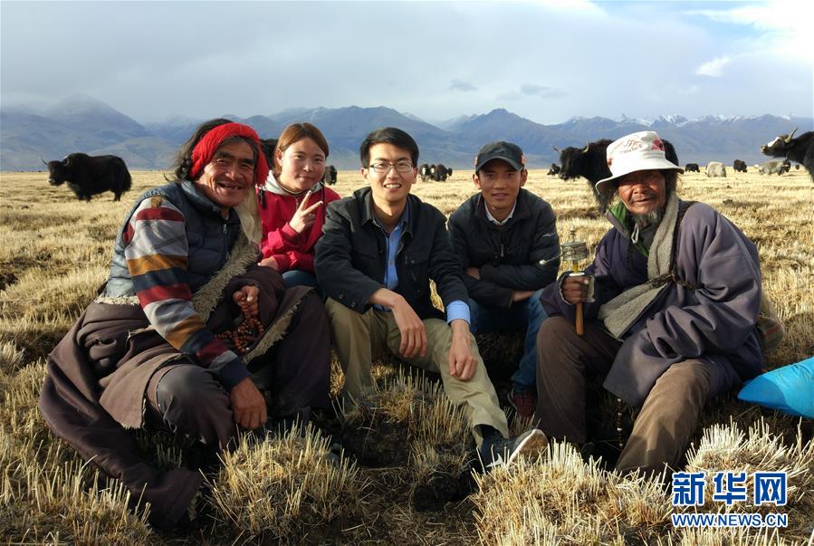 （在習近平新時代中國特色社會主義思想指引下——新時代新作為新篇章·總書記關心的百姓身邊事·圖文互動)（1）“我走進大山，是為了讓你走出大山”——大學生支教故事