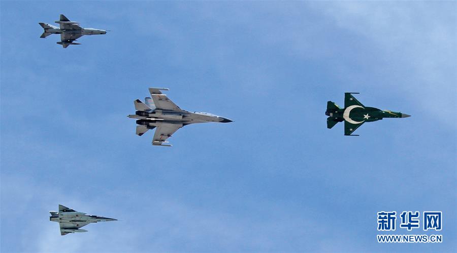 （新華全媒頭條·人民空軍70年·圖文互動(dòng)）（8）陽(yáng)光照耀奮飛的航程——黨中央、中央軍委和習(xí)主席關(guān)心人民空軍建設(shè)發(fā)展紀(jì)實(shí)