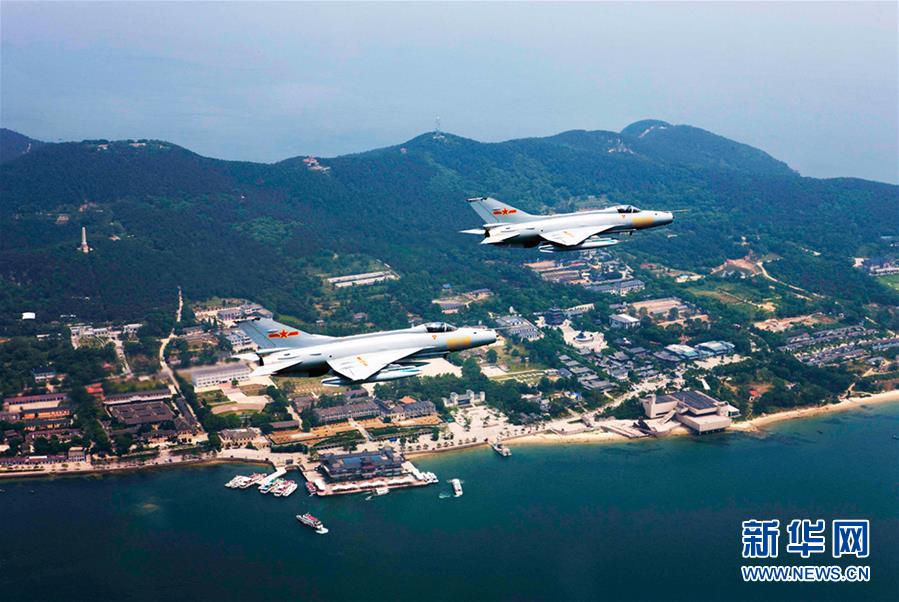 （新華全媒頭條·人民空軍70年·圖文互動(dòng)）（11）陽(yáng)光照耀奮飛的航程——黨中央、中央軍委和習(xí)主席關(guān)心人民空軍建設(shè)發(fā)展紀(jì)實(shí)