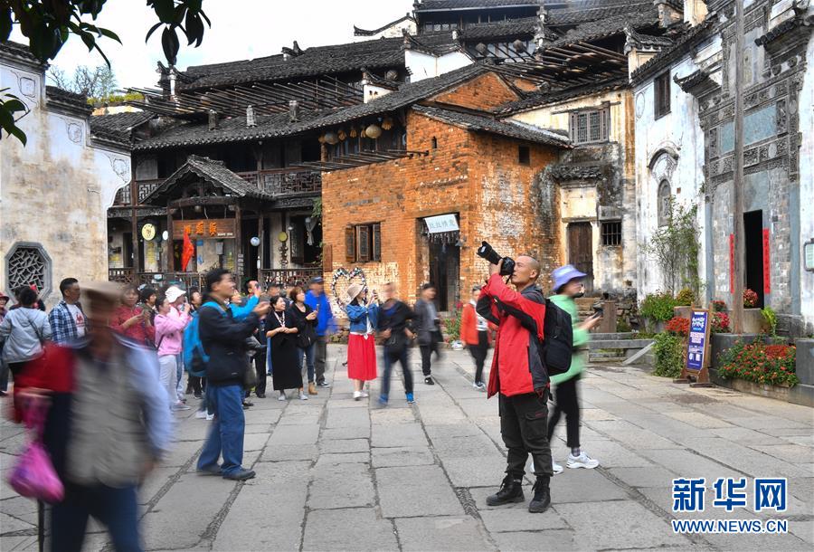 （圖文互動）（11）鄉(xiāng)村攝影師、鄉(xiāng)村“模特”、民宿店主——鄉(xiāng)村旅游推動婺源農(nóng)民生活方式發(fā)生新變化