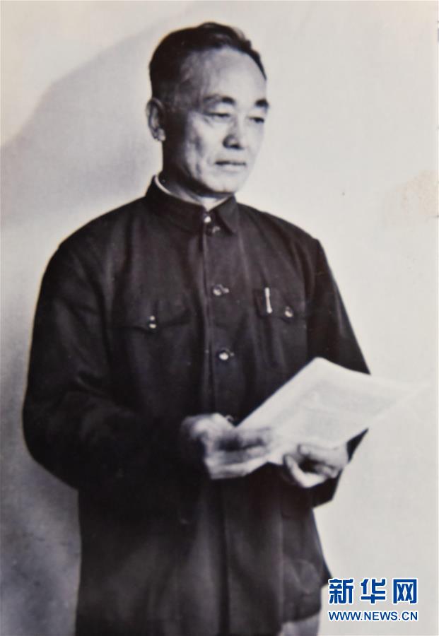 （新華全媒頭條·圖文互動(dòng)）（3）滄海橫流 信仰彌堅(jiān)——記共產(chǎn)黨員、湘潭大學(xué)九旬教授滄南