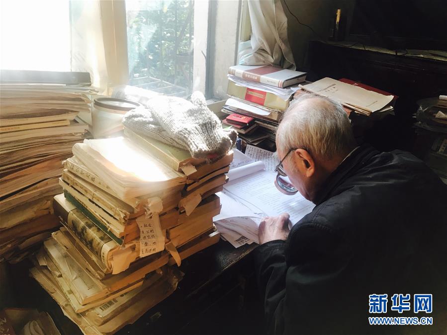 （新華全媒頭條·圖文互動(dòng)）（10）滄海橫流 信仰彌堅(jiān)——記共產(chǎn)黨員、湘潭大學(xué)九旬教授滄南