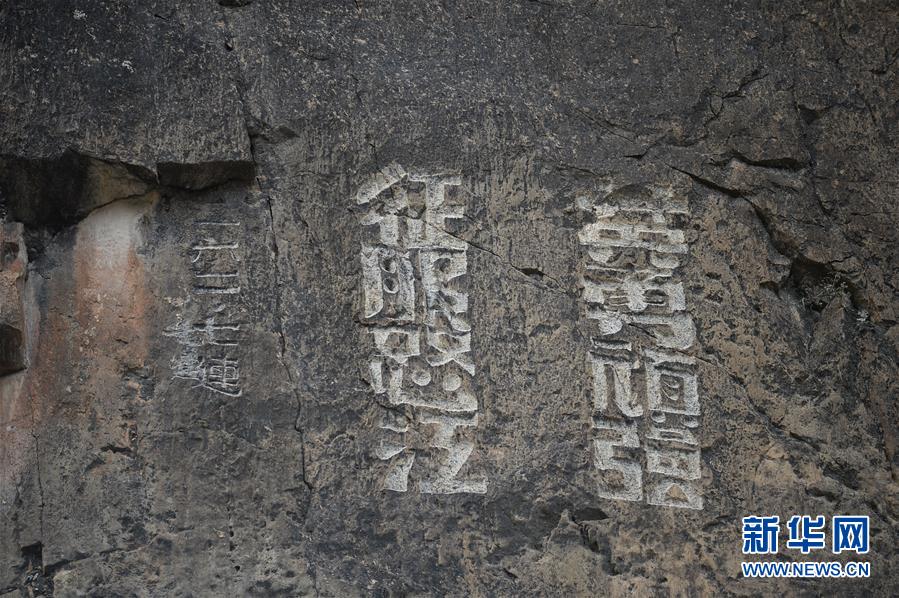 （新華全媒頭條·圖文互動）（7）格?；ㄩ_滿天路——寫在川藏公路通車65周年之際