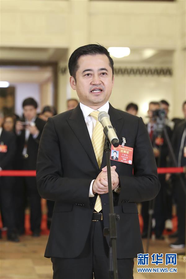（兩會(huì)·面對面·XHDW）（8）全國人大代表接受采訪