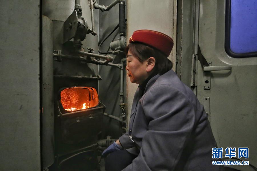 （新春走基層·圖文互動）（2）小康路上，與“小慢車”同行——長白山區(qū)綠皮火車二三事