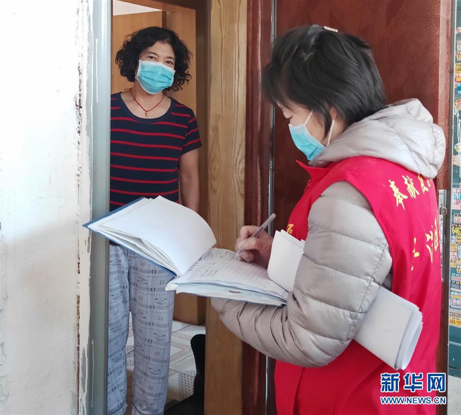 （聚焦疫情防控·圖文互動）“標(biāo)兵舉黨旗，跟我一起上”——吉林“小巷總理”戰(zhàn)“疫”記