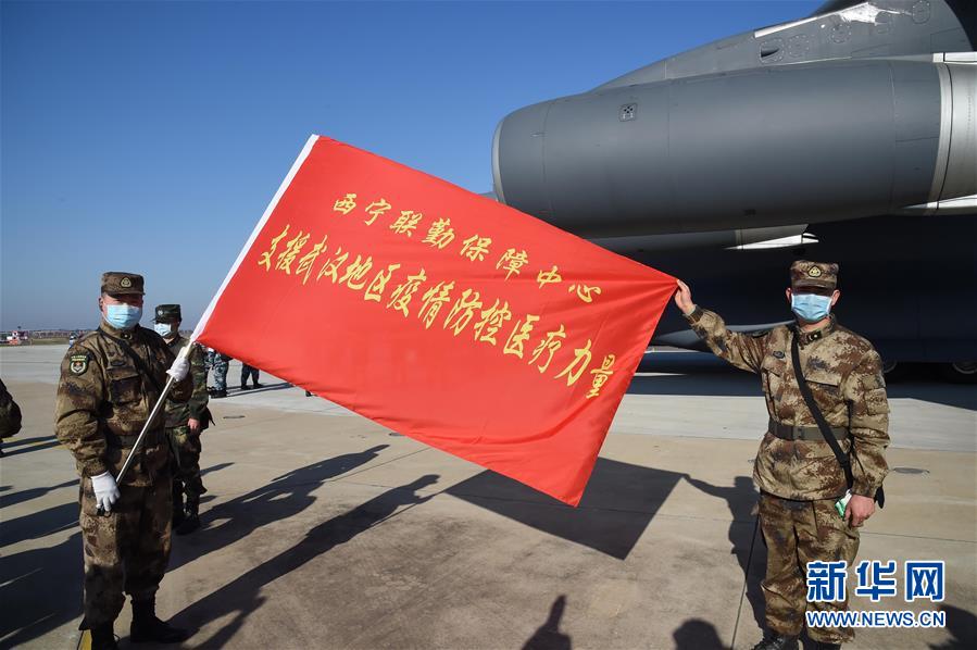 （聚焦疫情防控·圖文互動(dòng)）（6）空軍第四次向武漢大規(guī)?？者\(yùn)醫(yī)療隊(duì)員和物資