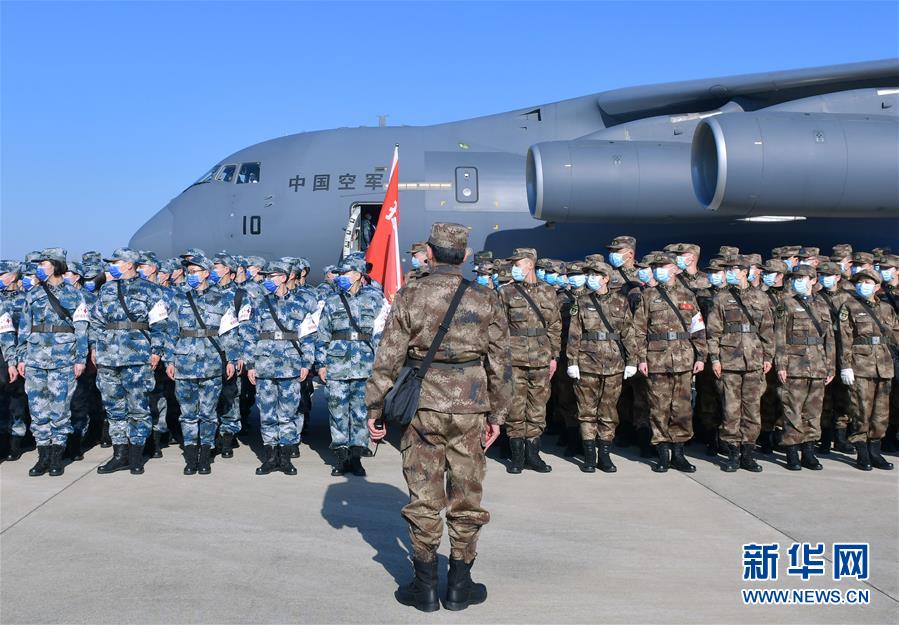 （聚焦疫情防控·圖文互動(dòng)）（7）空軍第四次向武漢大規(guī)?？者\(yùn)醫(yī)療隊(duì)員和物資