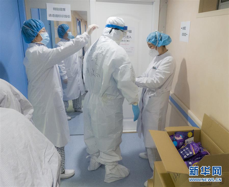 （新華全媒頭條·圖文互動(dòng)）（4）“與國(guó)家同舟，與人民共濟(jì)”——新冠肺炎重癥救治同濟(jì)醫(yī)院戰(zhàn)“疫”直擊
