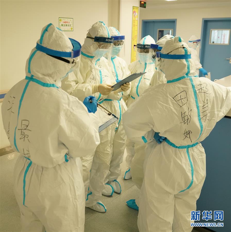 （新華全媒頭條·圖文互動(dòng)）（8）“與國(guó)家同舟，與人民共濟(jì)”——新冠肺炎重癥救治同濟(jì)醫(yī)院戰(zhàn)“疫”直擊