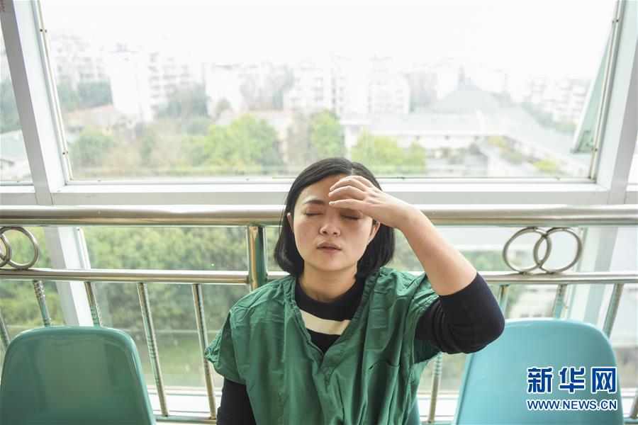 （一線抗疫群英譜·圖文互動）（8）“我已躬身入局，勢要共渡難關(guān)!”——戰(zhàn)“疫”一線醫(yī)生黃霞
