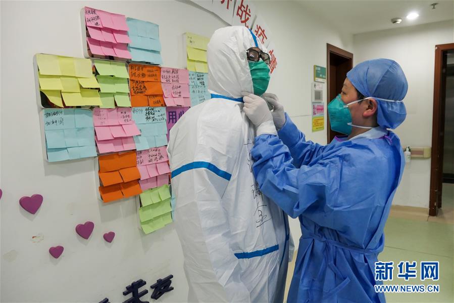 （一線抗疫群英譜&middot;圖文互動(dòng)）院感防控者戴愛(ài)蘭：為一線醫(yī)務(wù)人員綁好&ldquo;安全繩&rdquo;