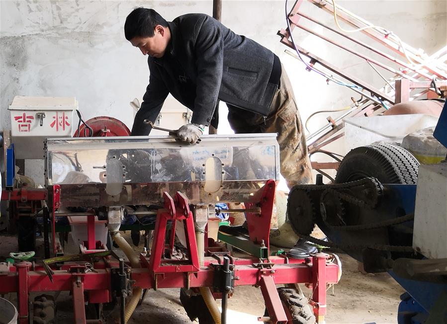 （在習近平新時代中國特色社會主義思想指引下&mdash;&mdash;新時代新作為新篇章&middot;習近平總書記關(guān)切事&middot;圖文互動）（3）為農(nóng)田注入硬核生產(chǎn)力&mdash;&mdash;一些地方春耕中農(nóng)業(yè)科技創(chuàng)新掃描