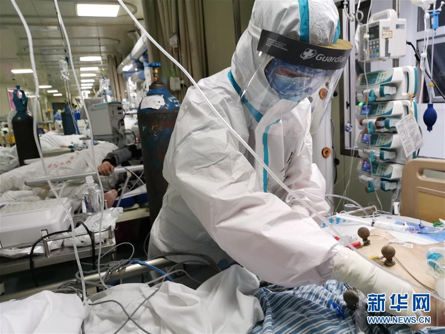 （一線抗疫群英譜·圖文互動）（1）生命之光，溫暖“無面之交”——記抗疫一線重癥監(jiān)護室90后護士金鈺 