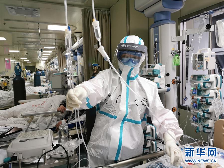 （一線抗疫群英譜·圖文互動）（3）生命之光，溫暖“無面之交”——記抗疫一線重癥監(jiān)護室90后護士金鈺 
