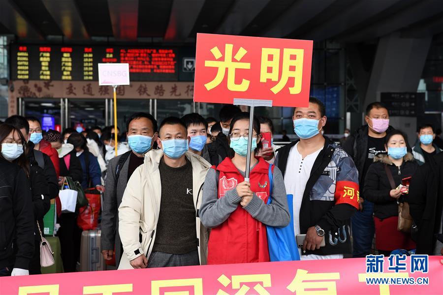 （在習(xí)近平新時(shí)代中國(guó)特色社會(huì)主義思想指引下&mdash;&mdash;新時(shí)代新作為新篇章&middot;習(xí)近平總書記關(guān)切事&middot;圖文互動(dòng)）（14）精準(zhǔn)發(fā)力抓統(tǒng)籌&mdash;&mdash;各地落實(shí)&ldquo;分區(qū)分級(jí)&rdquo;有序恢復(fù)生產(chǎn)生活 