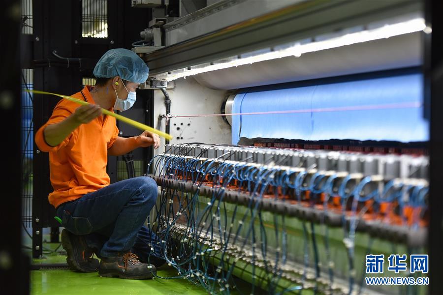 （在習(xí)近平新時(shí)代中國(guó)特色社會(huì)主義思想指引下&mdash;&mdash;新時(shí)代新作為新篇章&middot;習(xí)近平總書記關(guān)切事&middot;圖文互動(dòng)）（20）精準(zhǔn)發(fā)力抓統(tǒng)籌&mdash;&mdash;各地落實(shí)&ldquo;分區(qū)分級(jí)&rdquo;有序恢復(fù)生產(chǎn)生活