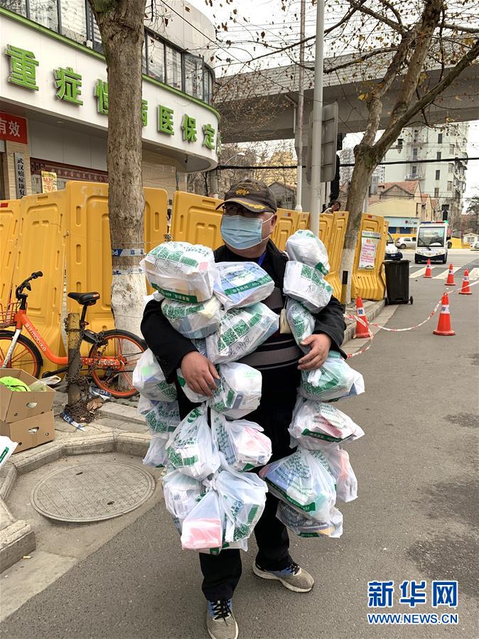 （新華全媒頭條·圖文互動(dòng)）（8）一鼓作氣，不勝不休！——寫在疫情防控阻擊戰(zhàn)的關(guān)鍵時(shí)刻