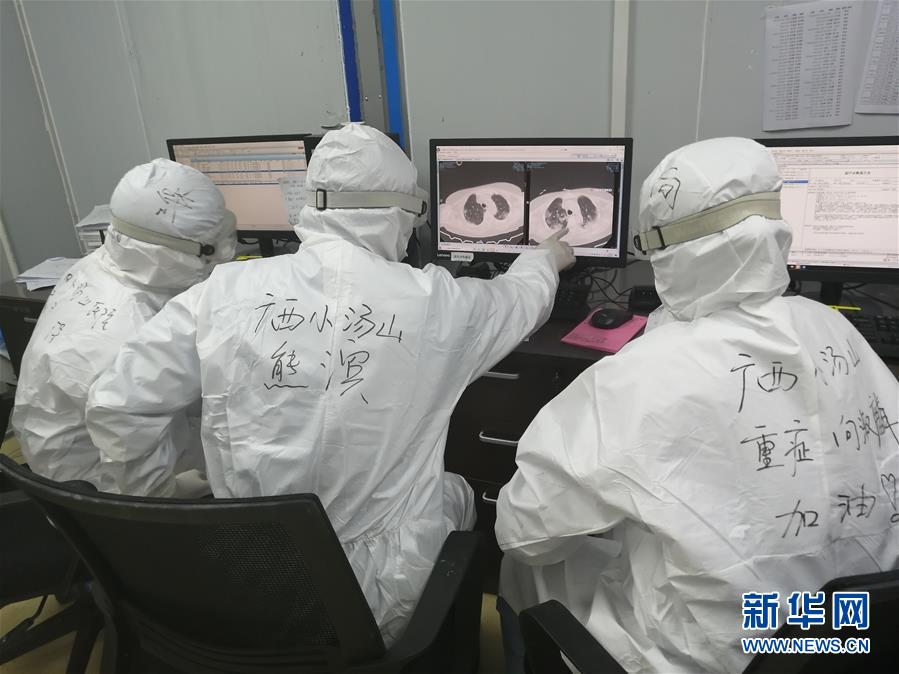 （圖文互動）（2）“哪里有任務，哪里就有黨旗飄揚”——廣西黨員“白衣戰(zhàn)士”奮戰(zhàn)抗疫一線見聞