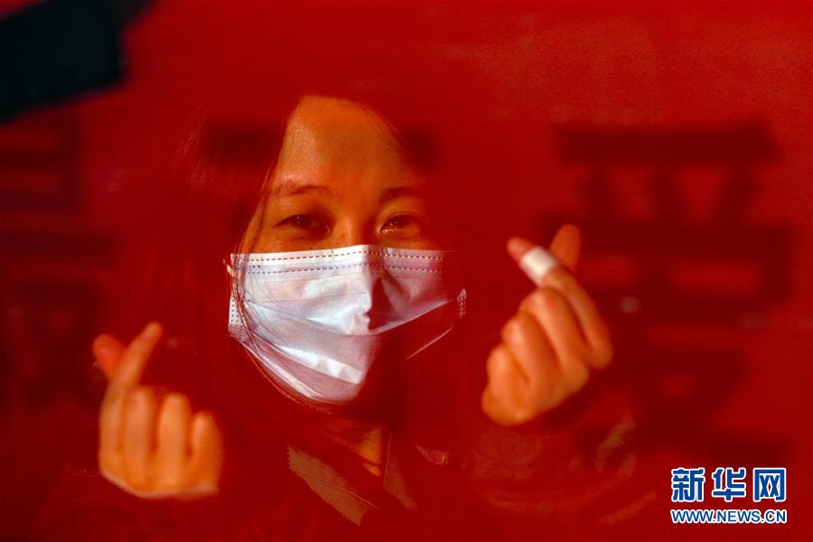 （新華全媒頭條·圖文互動）（5）最美逆行者，武漢永遠(yuǎn)記得你！——首批援鄂醫(yī)療隊(duì)返程紀(jì)實(shí)