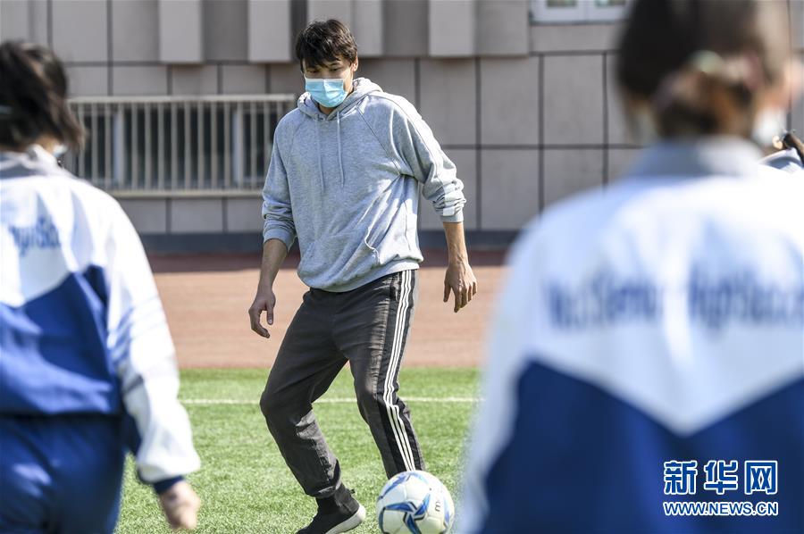 （圖文互動）（1）&ldquo;早&rdquo;安同學(xué)，&ldquo;早&rdquo;安老師！&mdash;&mdash;新疆初高中畢業(yè)班復(fù)課一周回訪見聞