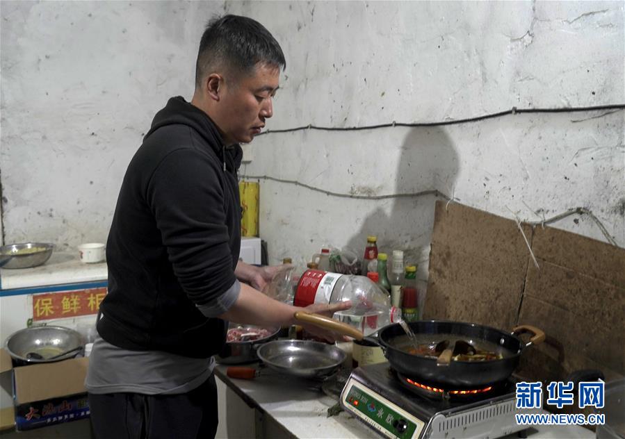 （決戰(zhàn)決勝脫貧攻堅·圖文互動）記者手記：觸摸改變，面對挑戰(zhàn)，感受新生——在大涼山腹地蹲點的日與夜