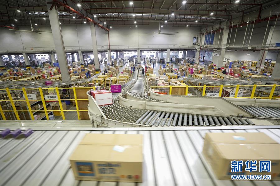 （中國經(jīng)濟(jì)新觀察&middot;圖文互動）（7）重大投資項(xiàng)目開復(fù)工提速 吹響中國經(jīng)濟(jì)復(fù)蘇&ldquo;沖鋒號&rdquo;