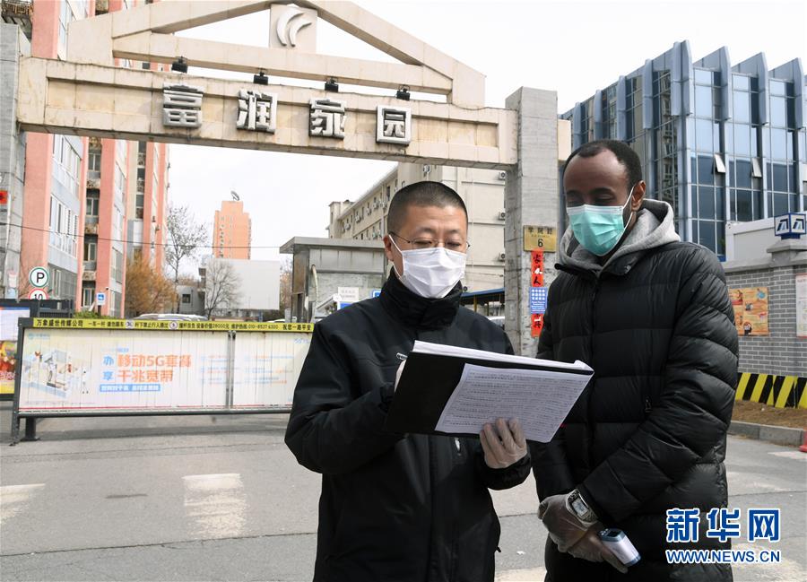 （習(xí)近平致敬的戰(zhàn)“疫”英雄·志愿者篇·圖文互動）（10）他們，微光成炬照征程