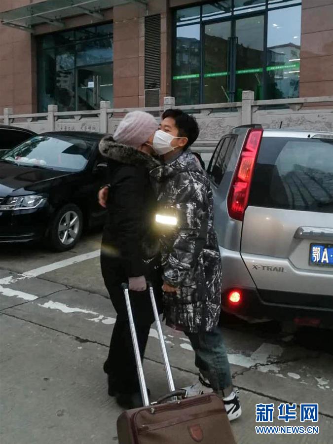 （一線抗疫群英譜·圖文互動）（3）大學生志愿者譚藝西：在武漢，我和媽媽共戰(zhàn)“疫”