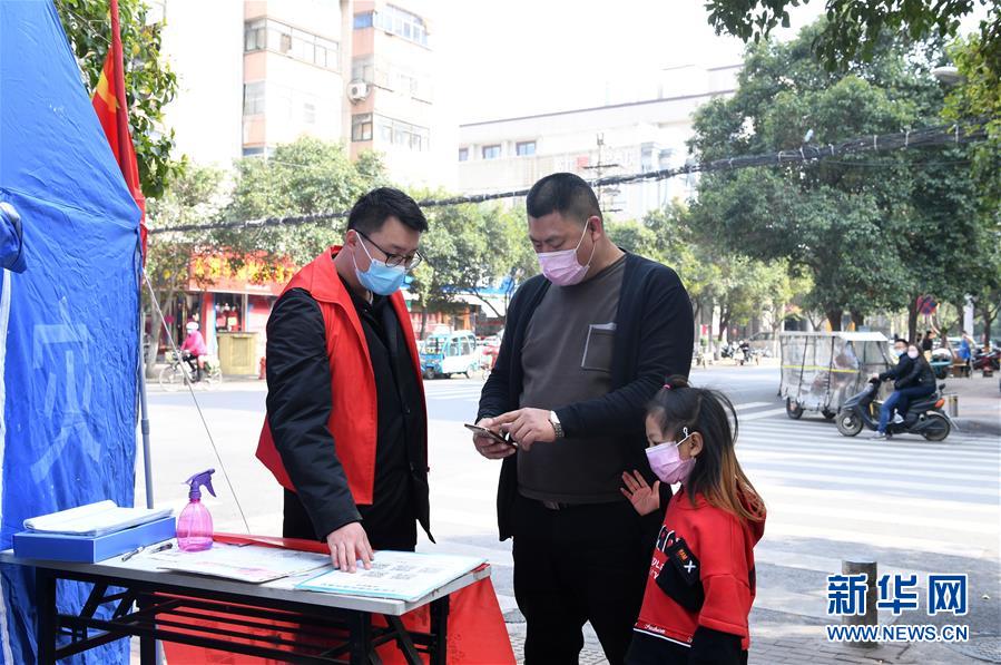 （一線抗疫群英譜·圖文互動(dòng)）（1）“再年輕，也要學(xué)做頂梁柱”——記“95后”干警李文超