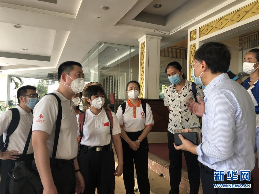 （國際疫情·圖文互動）（6）“工作忙碌又細致，經(jīng)驗豐富又專業(yè)”——一名柬埔寨青年眼中的中國援柬抗疫醫(yī)療專家組